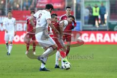 1. Bundesliga - Fußball - FC Ingolstadt 04 - FC Bayern - Javi Martinez (8 Bayern) Darío Lezcano (11, FCI) Xabi Alonso (14 Bayern)