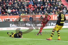 1. Bundesliga - Fußball - FC Ingolstadt 04 - Borussia Dortmund - Lukas Hinterseer (16, FCI) zieht ab Joo Ho Park (BVB 3)