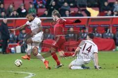 1. Bundesliga - Fußball - FC Ingolstadt 04 - FC Bayern - Arturo Vidal (23 Bayern) Mathew Leckie (7, FCI) Xabi Alonso (14 Bayern)