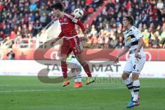 1. Bundesliga - Fußball - FC Ingolstadt 04 - Borussia Mönchengladbach - Alfredo Morales (6, FCI) Jannik Vestergaard (#4 Gladbach)