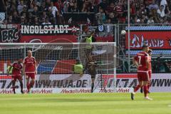 1. Bundesliga - Fußball - FC Ingolstadt 04 - TSG 1899 Hoffenheim 1:2 - Tor gegen Ingolstadt Torwart Örjan Haskjard Nyland (1, FCI) schiesst den Ball weg, hängende Köpfe Tobias Levels (28, FCI) Mathew Leckie (7, FCI)
