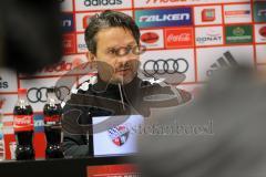 1. Bundesliga - Fußball - FC Ingolstadt 04 - FC Augsburg - Pressekonferenz nach dem Spiel Cheftrainer Dirk Schuster (FCA)