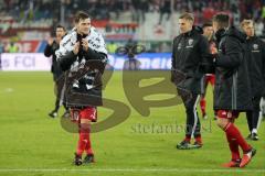 1. Bundesliga - Fußball - FC Ingolstadt 04 - RB Leipzig - Sieg 1:0 Jubel Team bedankt sich bei den Fans Pascal Groß (10, FCI)