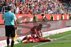 1. Bundesliga - Fußball - FC Ingolstadt 04 - 1. FSV Mainz 05 - Tor Jubel Florent Hadergjonaj (33, FCI) mit Marvin Matip (34, FCI)