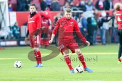 1. BL - Saison 2016/2017 - FC Ingolstadt 04 - FC Bayern München - Robert Leipertz (#13 FCI) beim warm machen - Foto: Meyer Jürgen