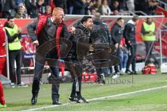 1. Bundesliga - Fußball - FC Ingolstadt 04 - 1. FC Köln - Romain Brégerie (18, FCI) trifft zum 2:2, Tor Jubel mit Alfredo Morales (6, FCI) Florent Hadergjonaj (33, FCI) Cheftrainer Maik Walpurgis (FCI) und Co-Trainer Ovid Hajou (FCI) jubeln