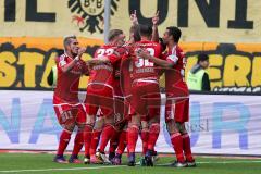 1. BL - Saison 2016/2017 - FC Ingolstadt 04 - Borussia Dortmund - Marcel Tisserand (#32 FCI) - Marvin Matip (#34 FCI) - Markus Suttner (#29 FCI) - Florent Hadergjonaj (#33 FCI) - Lukas Hinterseer (#16 FCI) - Lezano Farina,Dario (#37 FCI) - bejubeln das To