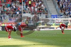 1. Bundesliga - Fußball - FC Ingolstadt 04 - Hertha BSC Berlin - Spiel ist aus, 0:2 Niederlage FCI, hängende Köpfe, Mathew Leckie (7, FCI) Pascal Groß (10, FCI) Marvin Matip (34, FCI)