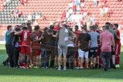 1. BL - Saison 2016/2017 - FC Ingolstadt 04 - Hertha BSC - Die Mannschaft bildet einen Kreis nach dem Spiel - Foto: Meyer Jürgen