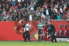 1. Bundesliga - Fußball - FC Ingolstadt 04 - 1. FSV Mainz 05 - Tor Jubel Florent Hadergjonaj (33, FCI) an der Trainerbank, Cheftrainer Maik Walpurgis (FCI) Gespräch mit Almog Cohen (36, FCI)