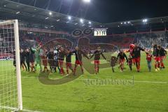 1. Bundesliga - Fußball - FC Ingolstadt 04 - RB Leipzig - Sieg 1:0 Jubel Team bedankt sich bei den Fans