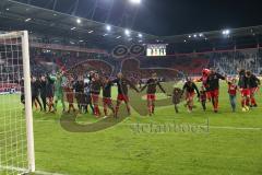 1. Bundesliga - Fußball - FC Ingolstadt 04 - RB Leipzig - Sieg 1:0 Jubel Team bedankt sich bei den Fans