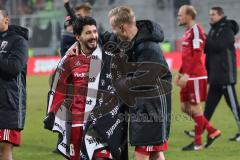 1. Bundesliga - Fußball - FC Ingolstadt 04 - Hamburger SV HSV - Sieg 3:1 nach dem Spiel, Freude Lachen Almog Cohen (36, FCI) Florent Hadergjonaj (33, FCI)