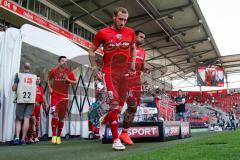 1. BL - Saison 2016/2017 - FC Ingolstadt 04 - Hertha BSC - Moritz Hartmann (#9 FCI) beim einlaufen ins Stadion - Foto: Meyer Jürgen