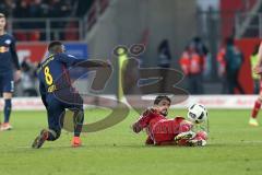 1. Bundesliga - Fußball - FC Ingolstadt 04 - RB Leipzig - Naby Keita (8 Leipzig) Almog Cohen (36, FCI)