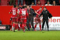 1. BL - Saison 2016/2017 - FC Ingolstadt 04 - 1.FC Köln - Die Mannschaft freut sich über den 2:2 Ausgleichstreffer von Romain Brègerie (#18 FCI) - Jubel - Tor - Maik Walpurgis (Trainer FCI) - Ovid Hajou (Co-Trainer FCI) - Foto: Meyer Jürgen