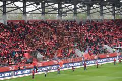 1. Bundesliga - Fußball - FC Ingolstadt 04 - Werder Bremen - Choreographie alle in Rot, Jubel Fans Fankurve Fahnen Einmarsch