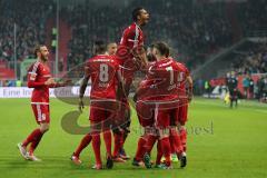 1. Bundesliga - Fußball - FC Ingolstadt 04 - VfL Wolfsburg -  Anthony Jung (3, FCI) trifft mit dem Kopf zum 1:0 Tor Treffer Jubel Pascal Groß (10, FCI) Mathew Leckie (7, FCI) Roger de Oliveira Bernardo (8, FCI) Marvin Matip (34, FCI) oben