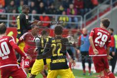 1. Bundesliga - Fußball - FC Ingolstadt 04 - Borussia Dortmund - Adrian Ramos (BVB 20) Marcel Tisserand (32, FCI), Markus Suttner (29, FCI)  vor dem FCI Tor, Anschlußtreffer von mitte Hauke Wahl (17, FCI)