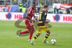 1. Bundesliga - Fußball - FC Ingolstadt 04 - Borussia Dortmund - Mario Götze (BVB 10) Marvin Matip (34, FCI)