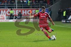 1. Bundesliga - Fußball - FC Ingolstadt 04 - VfL Wolfsburg - Markus Suttner (29, FCI)  zieht ab
