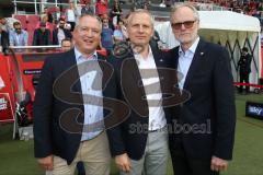 1. Bundesliga - Fußball - FC Ingolstadt 04 - FC Schalke 04 - Martin Wagener, Geschäftsführer Harald Gärtner (FCI) und Frank Dreves