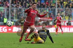 1. Bundesliga - Fußball - FC Ingolstadt 04 - Borussia Dortmund - Mathew Leckie (7, FCI) Julian Weigl (BVB 33)