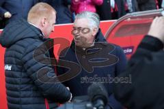 1. Bundesliga - Fußball - FC Ingolstadt 04 - FC Bayern - Cheftrainer Maik Walpurgis (FCI) und Cheftrainer Carlo Ancelotti (Bayern) berüßen sich