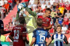 1. Bundesliga - Fußball - FC Ingolstadt 04 - Hertha BSC Berlin - Torwart Rune Jarstein (Hertha 22) fängt den Ball vor Lukas Hinterseer (16, FCI)
