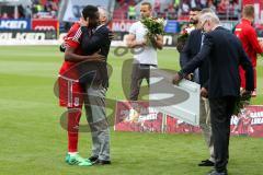 1. BL - Saison 2016/2017 - FC Ingolstadt 04 - FC Schalke 04 - Roger de Oliveira Bernardo (#8 FCI) verabschiedet sich - Harald Gärtner - Foto: Meyer Jürgen