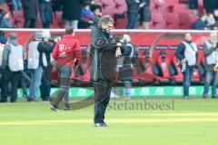 1. BL - Saison 2016/2017 - FC Ingolstadt 04 - FC Bayern München - Michael Henke (Co-Trainer FCI) schaut auf die Uhr - Foto: Meyer Jürgen