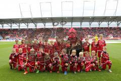 1. Bundesliga - Fußball - FC Ingolstadt 04 - Borussia Dortmund - Einlaufkids Kinder Schanzi Maskottchen