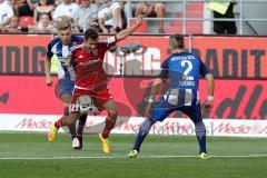 1. Bundesliga - Fußball - FC Ingolstadt 04 - Hertha BSC Berlin - mitte Markus Suttner (29, FCI)  rechts Peter Pekarík (Hertha 2)