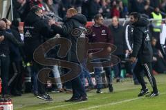 1. Bundesliga - Fußball - FC Ingolstadt 04 - RB Leipzig - Sieg 1:0 Cheftrainer Maik Walpurgis (FCI) gratuliert Jubel Co-Trainer Michael Henke (FCI)