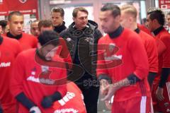 1. Bundesliga - Fußball - FC Ingolstadt 04 - RB Leipzig - Cheftrainer Ralph Hasenhüttl (Leipzig) unter den FCI Spielern