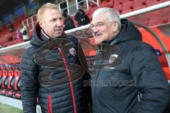 1. Bundesliga - Fußball - FC Ingolstadt 04 - Hamburger SV HSV - Sieg 3:1 nach dem Spiel, Freude Lachen Cheftrainer Maik Walpurgis (FCI) mit Wendelin Göbel, Mitglied des Aufsichtsrats