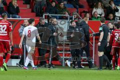 1. BL - Saison 2016/2017 - FC Ingolstadt 04 - 1.FC Köln - Ovid Hajou (Co-Trainer FCI) unzufrieden mit der Schiedsrichterentscheidung - Foto: Meyer Jürgen