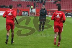 1. BL - Saison 2016/2017 - FC Ingolstadt 04 - VFL Wolfsburg - Die Mannschaft beim warm machen - Michael Henke (Co-Trainer FCI) - Foto: Meyer Jürgen