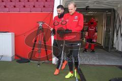 1. BL - Saison 2016/2017 - FC Ingolstadt 04 - FC Bayern München - Anthony Jung (#3 FCI) und Tobias Levels (#28 FCI) geht auf das Spielfeld zum warm machen - Foto: Meyer Jürgen