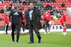 1. Bundesliga - Fußball - FC Ingolstadt 04 - FC Augsburg - Cheftrainer Markus Kauczinski (FCI) vor dem Spiel angespannt