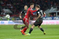 1. Bundesliga - Fußball - FC Ingolstadt 04 - FC Augsburg - Mathew Leckie (7, FCI) Konstantinos Stafylidis (FCA 3) Zweikampf