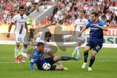 1. Bundesliga - Fußball - FC Ingolstadt 04 - SV Darmstadt 98 - Mathew Leckie (7, FCI) wird gestoppt von der Abwehr Leon Guwara (2 Darmstadt)   Immanuel Höhn (21 Darmstadt)