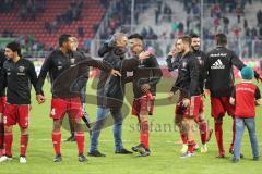 1. Bundesliga - Fußball - FC Ingolstadt 04 - RB Leipzig - Sieg 1:0 Jubel Team bedankt sich bei den Fans Marvin Matip (34, FCI) Sportdirektor Thomas Linke (FCI)  Alfredo Morales (6, FCI)  Mathew Leckie (7, FCI)