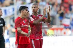 1. Bundesliga - Fußball - FC Ingolstadt 04 - Hertha BSC Berlin - Spiel ist aus, 0:2 Niederlage FCI Neuzugang Marcel Tisserand (32, FCI) bedankt sich bei den Fans