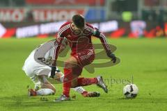 1. Bundesliga - Fußball - FC Ingolstadt 04 - SC Freiburg - Stenzel, Pascal (15 Freiburg) am Boden rechts Mathew Leckie (7, FCI)