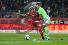 1. Bundesliga - Fußball - FC Ingolstadt 04 - VfL Wolfsburg -Zweikampf Darío Lezcano (11, FCI) und Jeffrey Bruma (5 Wolfsburg)