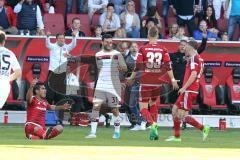 1. Bundesliga - Fußball - FC Ingolstadt 04 - Bayer 04 Leverkusen - Streit Foul Darío Lezcano (11, FCI) Kevin Volland (Leverkusen 31) Florent Hadergjonaj (33, FCI) Pascal Groß (10, FCI), hinten Sportdirektor Thomas Linke (FCI)  Cheftrainer Maik Walpurgis (