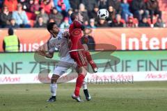 1. Bundesliga - Fußball - FC Ingolstadt 04 - Hamburger SV HSV - Doeglas Dos Santos Justino De Melo (6 HSV)  Mathew Leckie (7, FCI) rechts