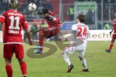 1. Bundesliga - Fußball - FC Ingolstadt 04 - Hamburger SV HSV - Almog Cohen (36, FCI) Torwart Fabijan Buntic (24, FCI)