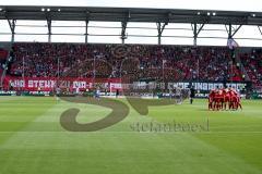 1. BL - Saison 2016/2017 - FC Ingolstadt 04 - FC Schalke 04 - Fans - Choreo - Die Mannschaft bildet einen Kreis vor dem Spiel - Foto: Meyer Jürgen